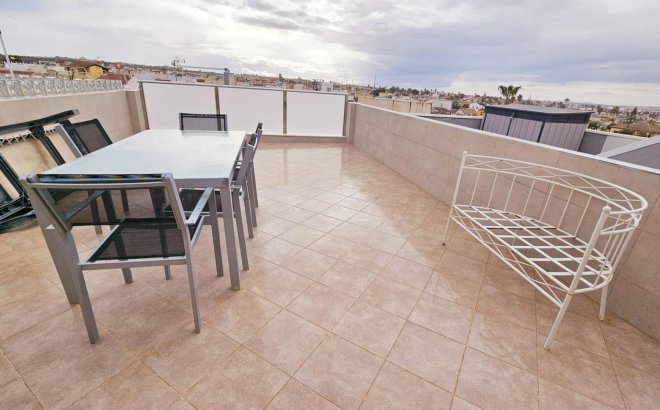 Resale - Dúplex -
Torrevieja - La Siesta