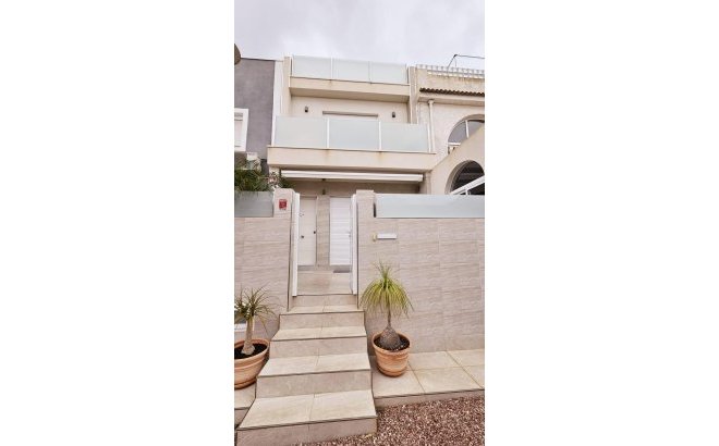 Resale - Dúplex -
Torrevieja - La Siesta