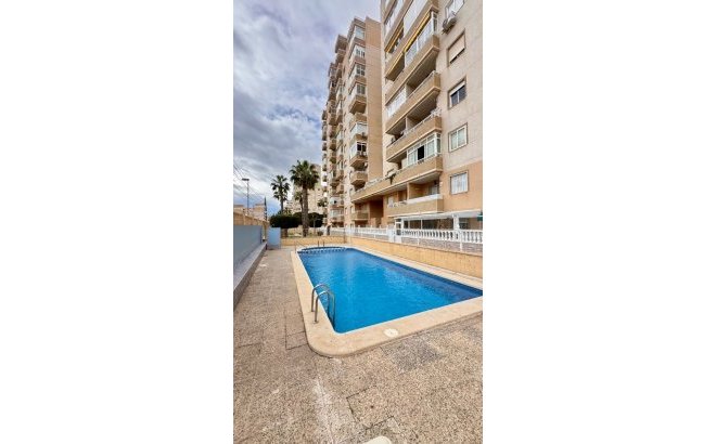 Resale - Apartment -
Torrevieja - Nueva Torrevieja - Aguas Nuevas