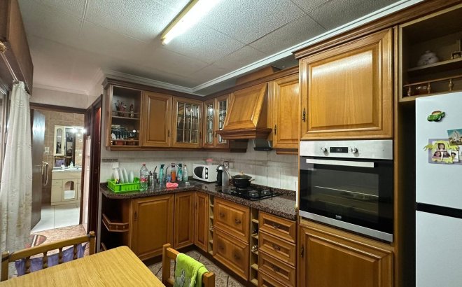 Herverkoop - Appartement -
Torrevieja - Estacion De Autobuses