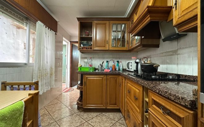 Herverkoop - Appartement -
Torrevieja - Estacion De Autobuses