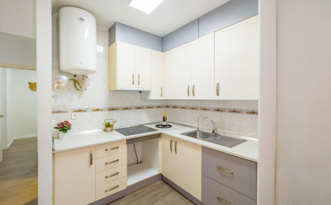 Herverkoop - Appartement -
Torrevieja - Estacion De Autobuses