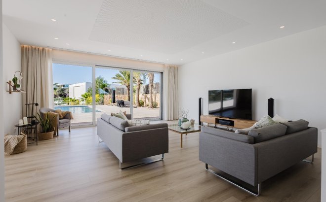 Resale - Villa -
Orihuela Costa - Costa Blanca