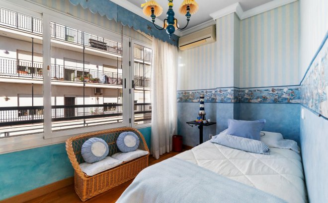 Resale - Apartment -
Torrevieja - Costa Blanca