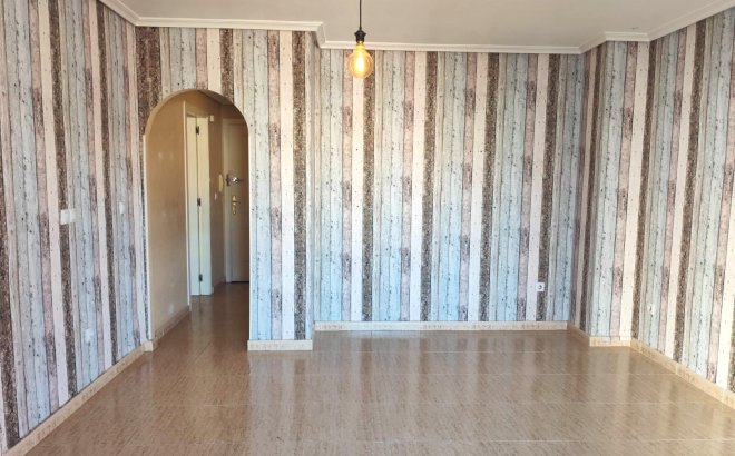 Resale - Apartment -
Torrevieja - Centro