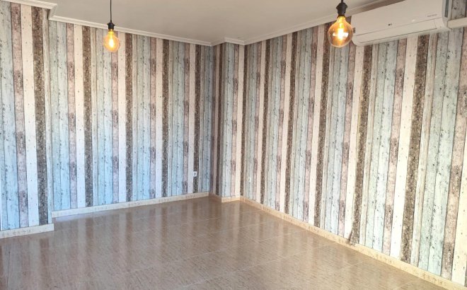 Resale - Apartment -
Torrevieja - Centro