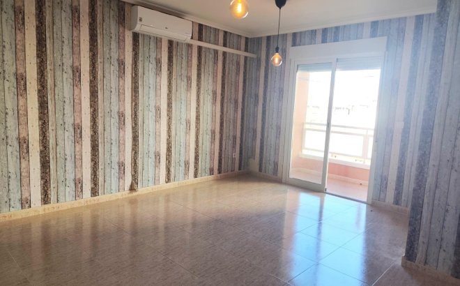Resale - Apartment -
Torrevieja - Centro