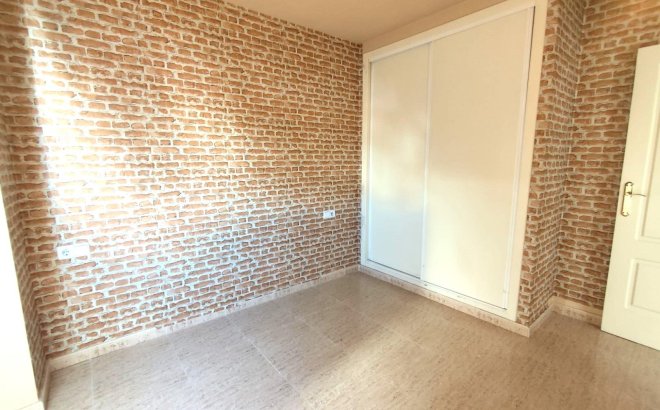 Resale - Apartment -
Torrevieja - Centro