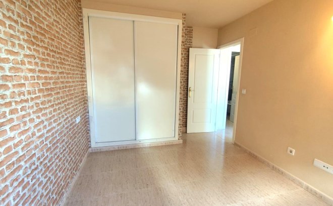 Resale - Apartment -
Torrevieja - Centro
