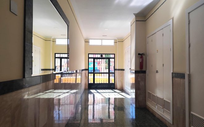 Resale - Apartment -
Torrevieja - Centro