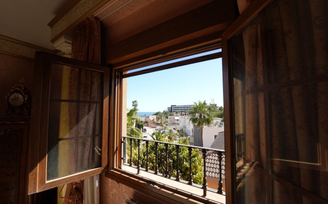 Herverkoop - Villa -
Orihuela Costa - Campoamor