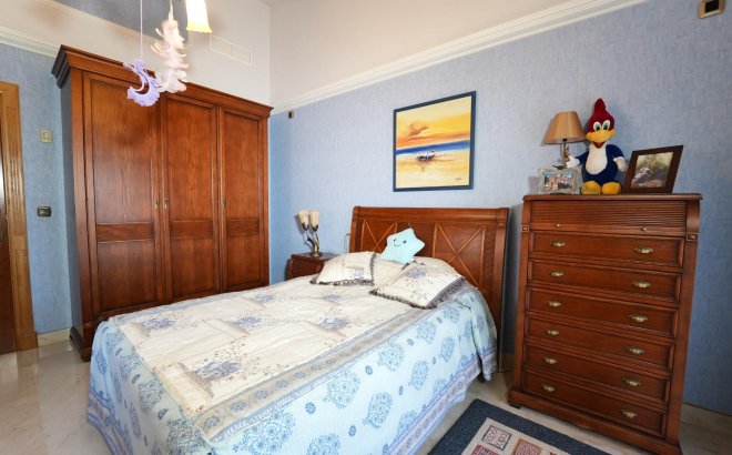 Herverkoop - Villa -
Orihuela Costa - Campoamor