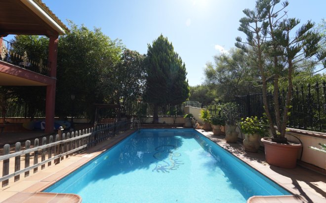 Herverkoop - Villa -
Orihuela Costa - Campoamor