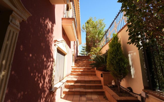 Herverkoop - Villa -
Orihuela Costa - Campoamor