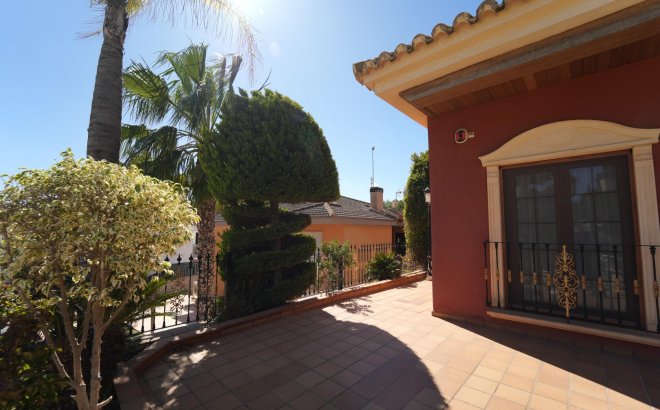 Herverkoop - Villa -
Orihuela Costa - Campoamor