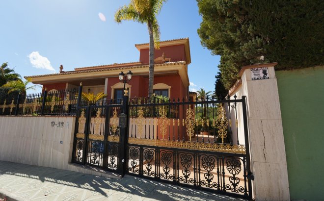 Herverkoop - Villa -
Orihuela Costa - Campoamor