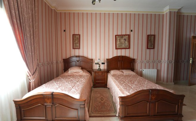 Herverkoop - Villa -
Orihuela Costa - Campoamor