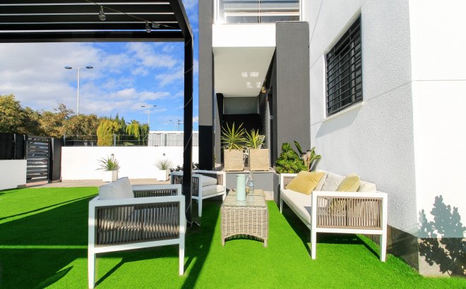 Resale - Quad House -
Torrevieja - Costa Blanca