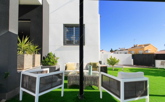 Resale - Quad House -
Torrevieja - Costa Blanca