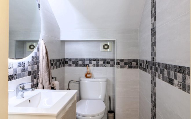 Resale - Villa -
Orihuela Costa - Los Almendros-la Florida