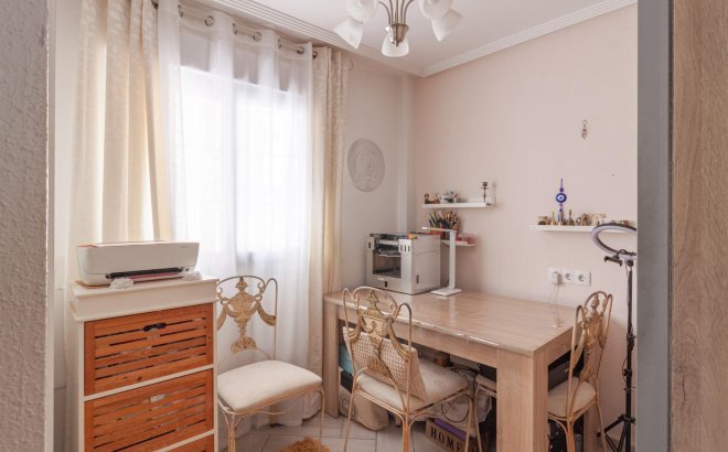 Resale - Villa -
Orihuela Costa - Los Almendros-la Florida