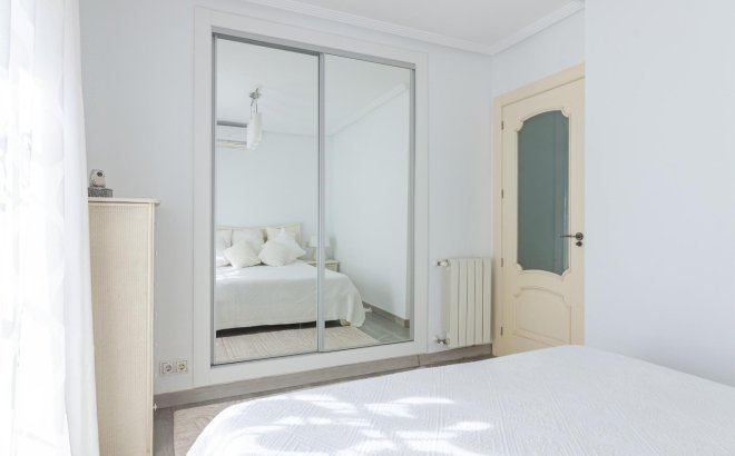 Resale - Villa -
Orihuela Costa - Los Almendros-la Florida