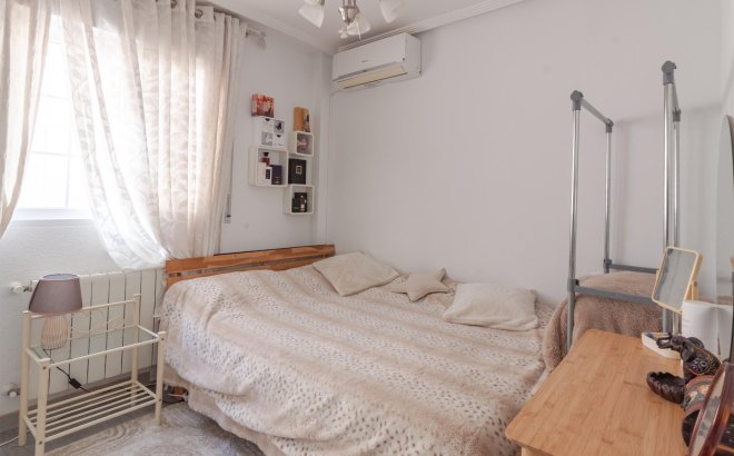 Resale - Villa -
Orihuela Costa - Los Almendros-la Florida