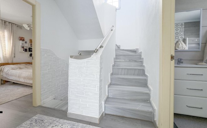 Resale - Villa -
Orihuela Costa - Los Almendros-la Florida