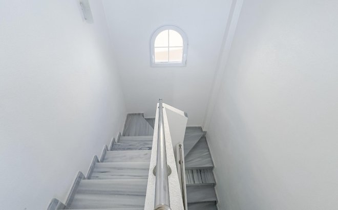 Resale - Villa -
Orihuela Costa - Los Almendros-la Florida