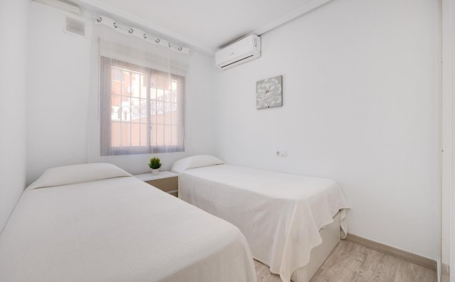 Resale - Bungalow -
Torrevieja - Aguas Nuevas