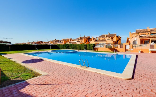 Resale - Bungalow -
Torrevieja - Aguas Nuevas