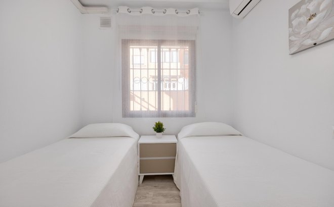 Resale - Bungalow -
Torrevieja - Aguas Nuevas