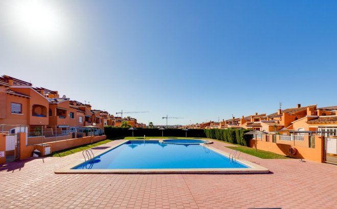 Resale - Bungalow -
Torrevieja - Aguas Nuevas