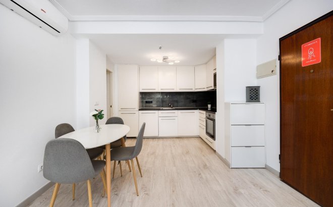 Resale - Bungalow -
Torrevieja - Aguas Nuevas