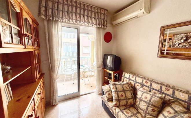 Resale - Apartment -
Torrevieja - Centro