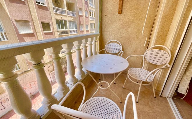 Resale - Apartment -
Torrevieja - Centro