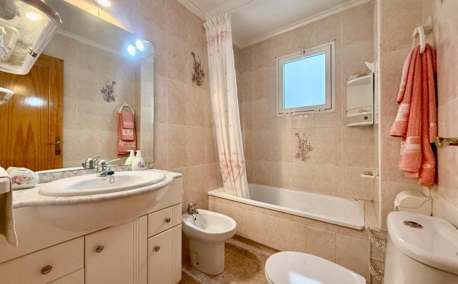 Resale - Apartment -
Torrevieja - Centro