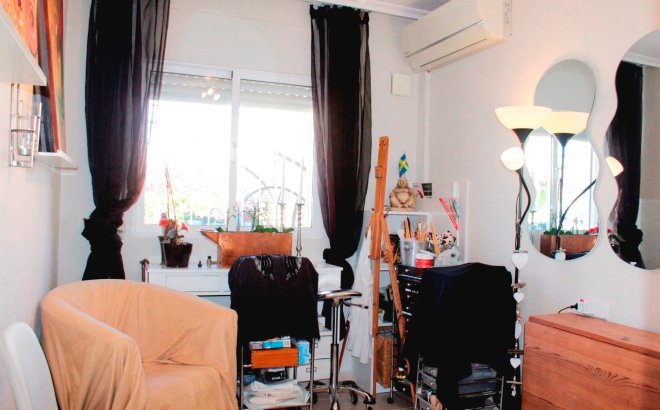 Resale - Villa -
Villamartin - Costa Blanca