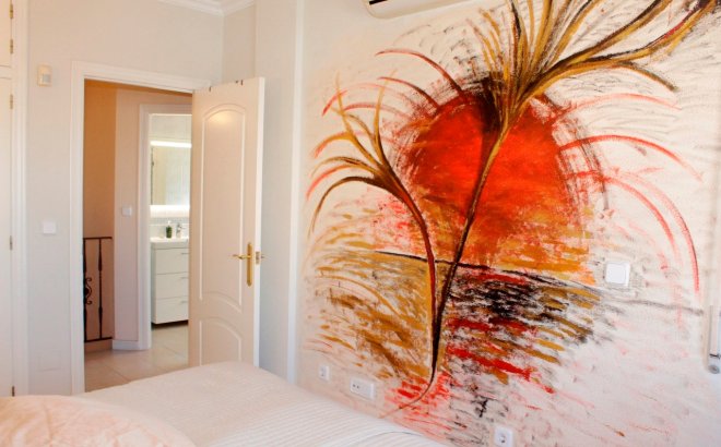 Resale - Villa -
Villamartin - Costa Blanca