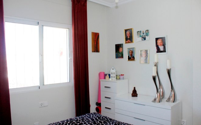 Resale - Villa -
Villamartin - Costa Blanca