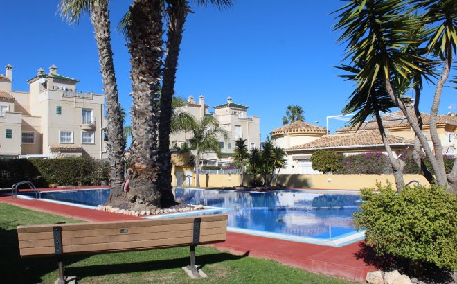 Resale - Villa -
Villamartin - Costa Blanca