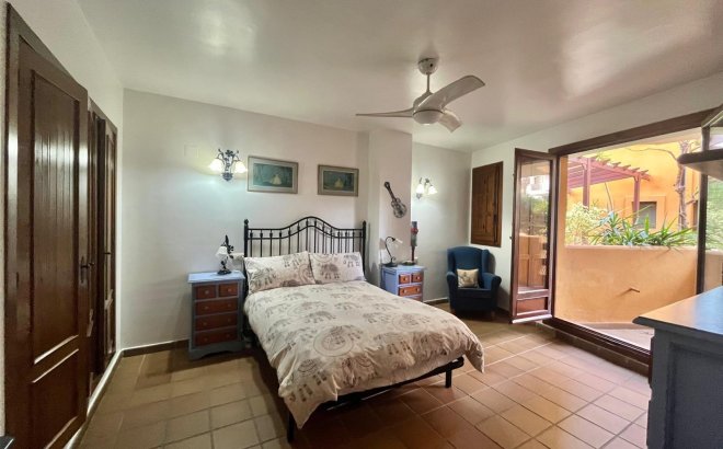 Resale - Bungalow -
Torrevieja - Punta Prima