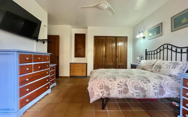 Resale - Bungalow -
Torrevieja - Punta Prima