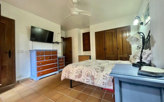 Resale - Bungalow -
Torrevieja - Punta Prima