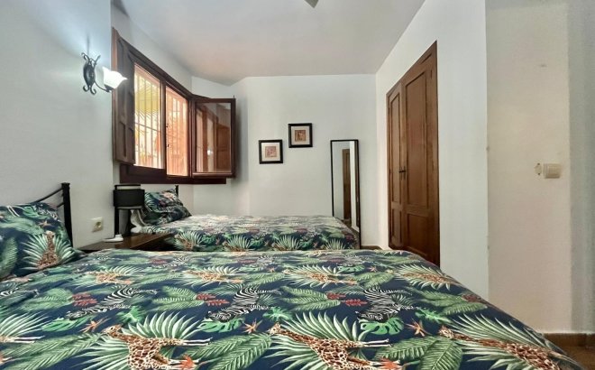 Resale - Bungalow -
Torrevieja - Punta Prima