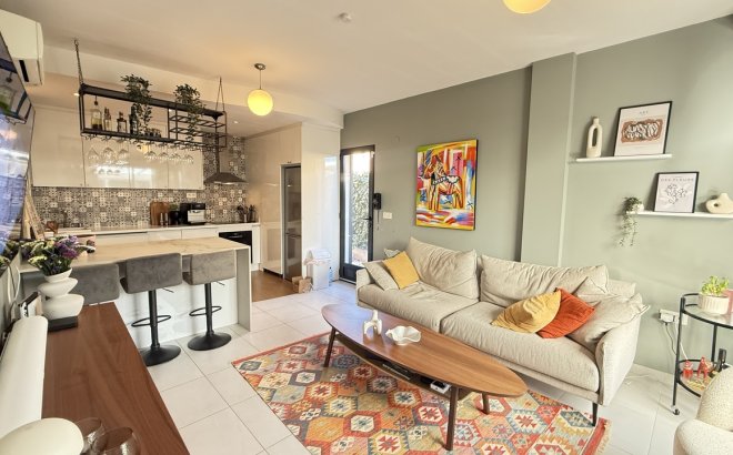 Resale - Villa -
La Zenia - Costa Blanca