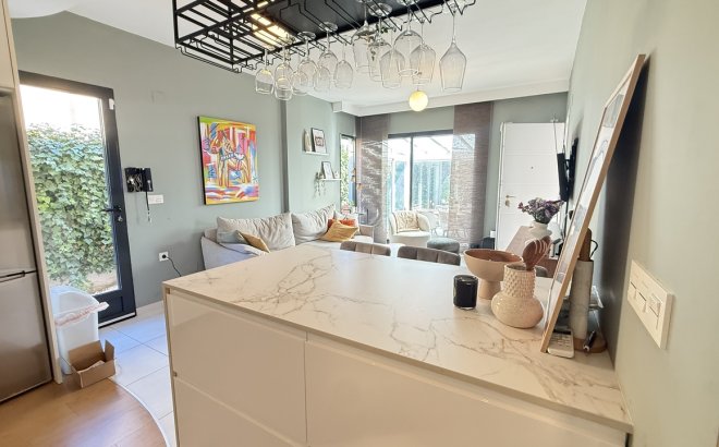 Resale - Villa -
La Zenia - Costa Blanca