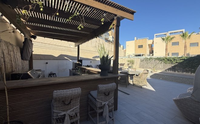 Resale - Villa -
La Zenia - Costa Blanca