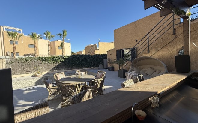 Resale - Villa -
La Zenia - Costa Blanca