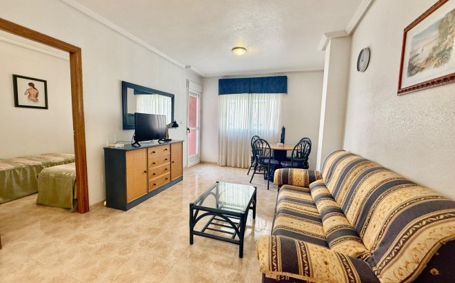 Resale - Apartment -
Torrevieja - Centro